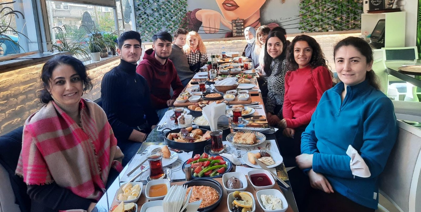 Rekreasyon Yönetimi Bölümü Öğrencilerimiz Teknik Gezi Kapsamında Kahvaltıda Buluştu