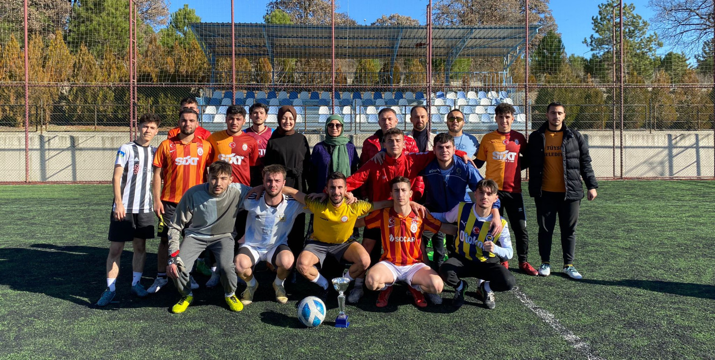 Kütahya Dumlupınar Üniversitesi Gediz Meslek Yüksekokulunda Güz Dönemi Futbol Turnuvası Yapıldı