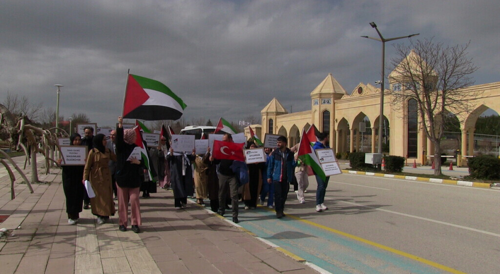 DPÜ Öğrencilerinden Filistin’deki Şiddete Karşı Sessiz Yürüyüş