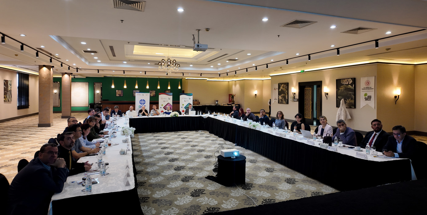 DPÜ Mühendislik Fakültesi Öğretim Üyelerinden Dış Fonlar Takımı Toplantılarında Proje Deneyimi Paylaşımı