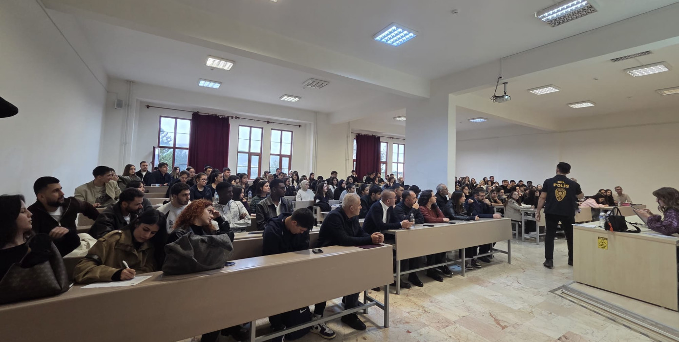 Fakültemizde Sanal Ortamda Bahis, Şans Oyunları ve Kumarla Mücadele Konferansı